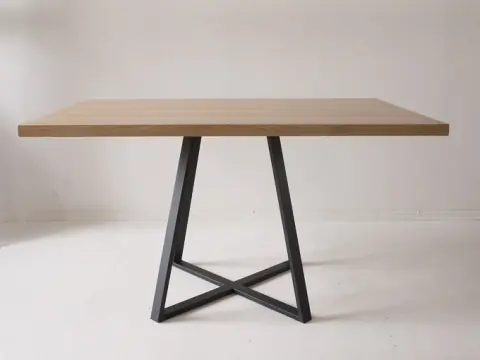 Spisebord Ankono i heltre eik