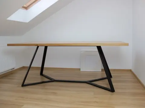 Spisebord Bari i heltre eik