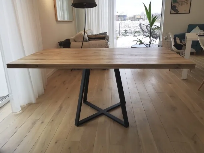 Spisebord Ravena i heltre eik